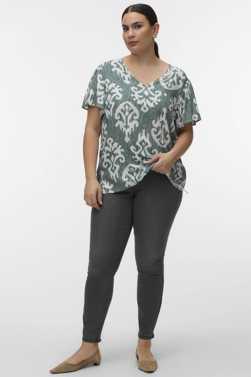 Groen en witte dames VERO MODA CURVE top van viscose met korte mouwen, V-hals en geweven detail