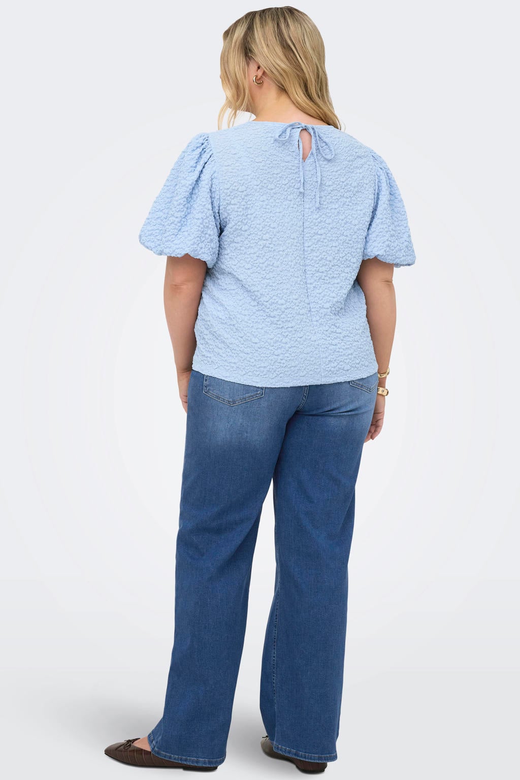 Lichtblauwe dames ONLY CARMAKOMA top van polyester met effen, korte mouwen, ronde hals en geweven detail