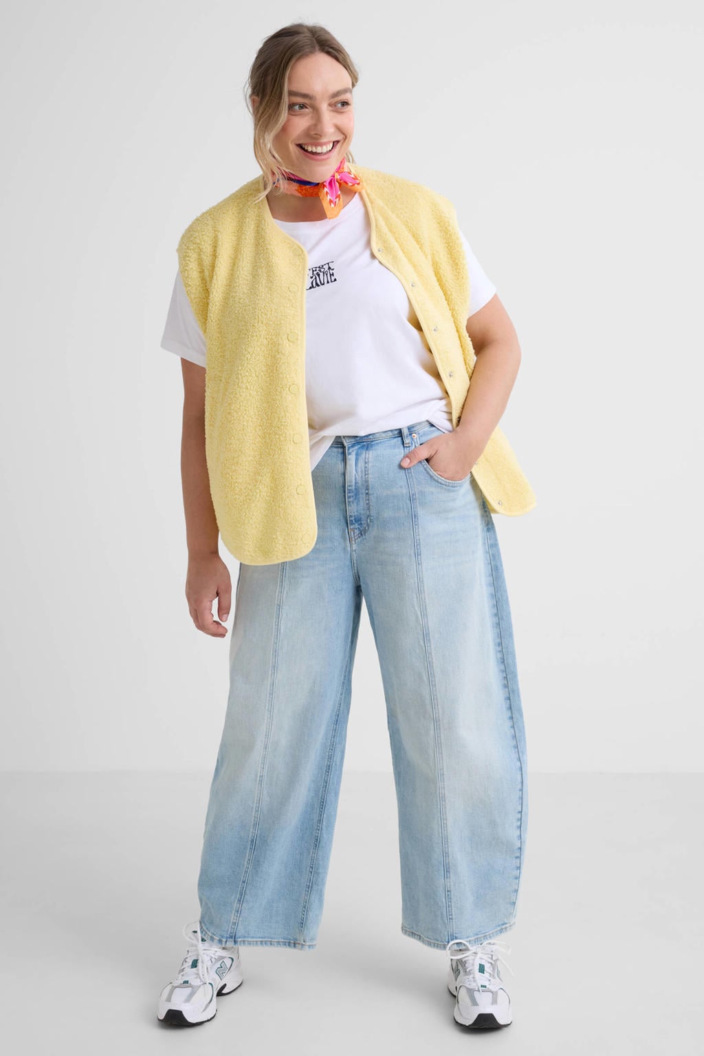 Light blue denim dames ONLY CARMAKOMA barrel jeans van denim met regular waist, rits- en knoopsluiting en effen