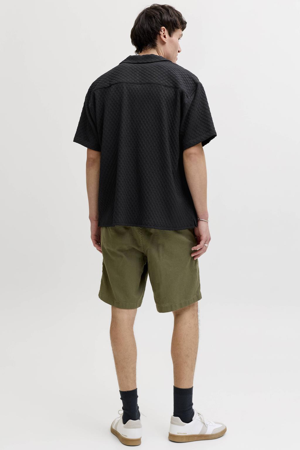 Zwarte heren JACK & JONES loose casual overhemd van polyester met effen, korte mouwen, reverskraag, knoopsluiting en textuur