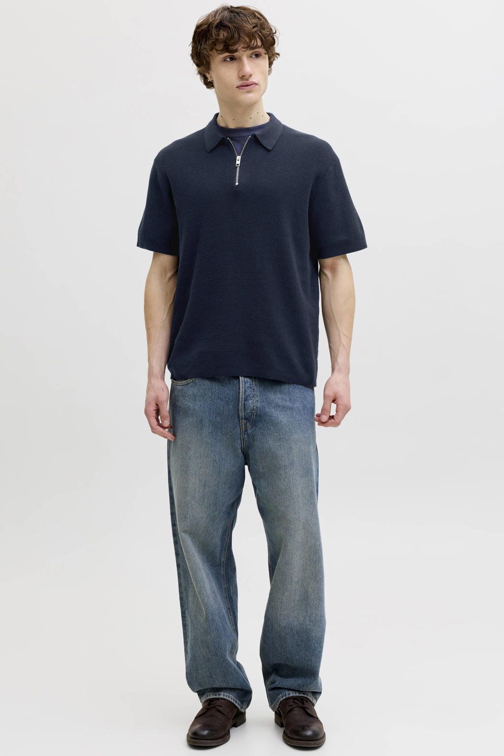Donkerblauwe heren JACK & JONES relaxed polo gebreid van katoen met effen, korte mouwen en halve rits