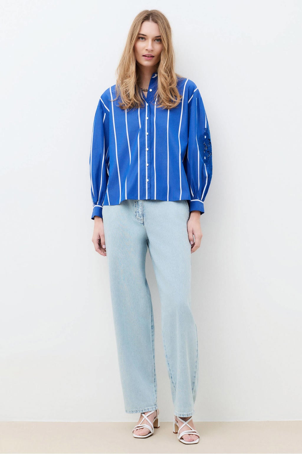 Blauw en witte dames Caroll gestreepte blouse van katoen met lange mouwen, klassieke kraag, knoopsluiting en borduursels