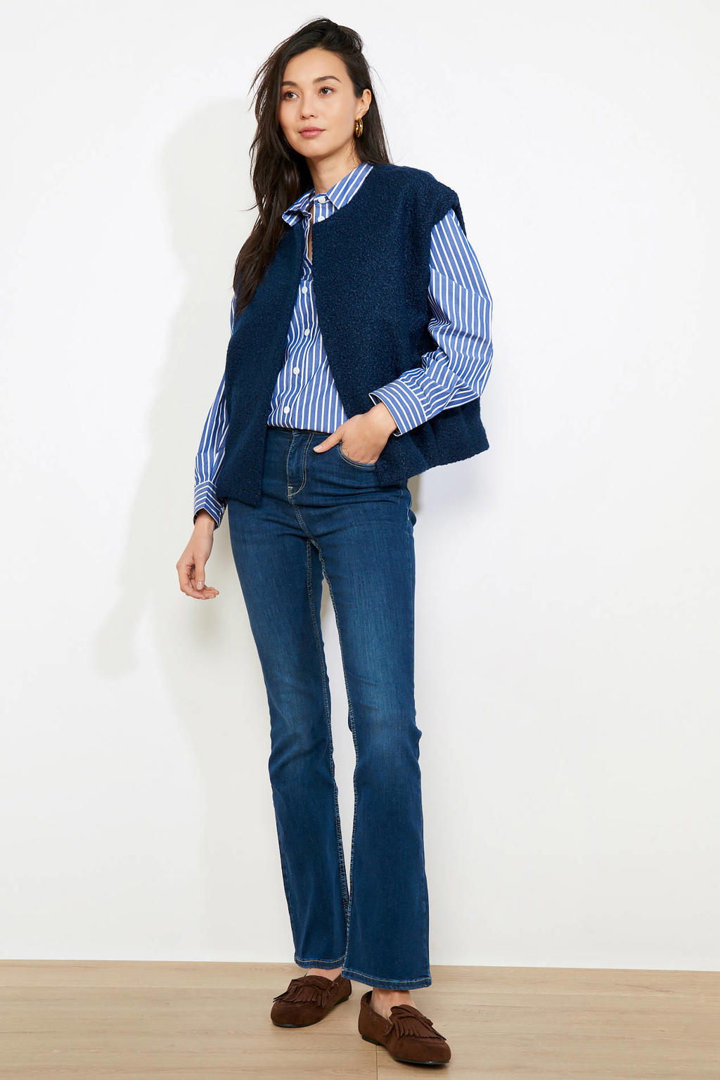 Donkerblauwe dames LOLALIZA teddy gilet met effen, ronde hals en haaksluiting