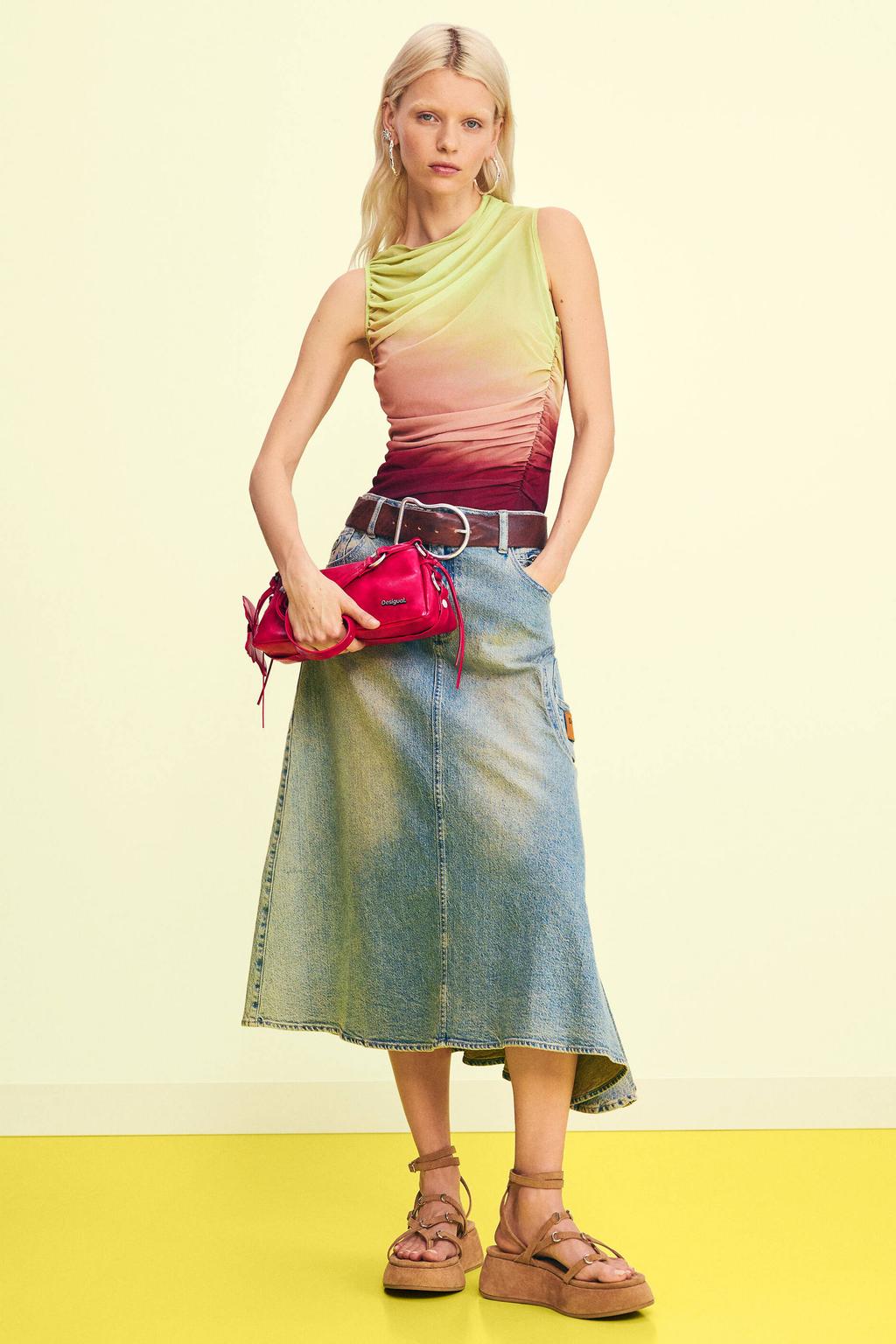 Rood en gele dames Desigual top van polyester met watervalhals