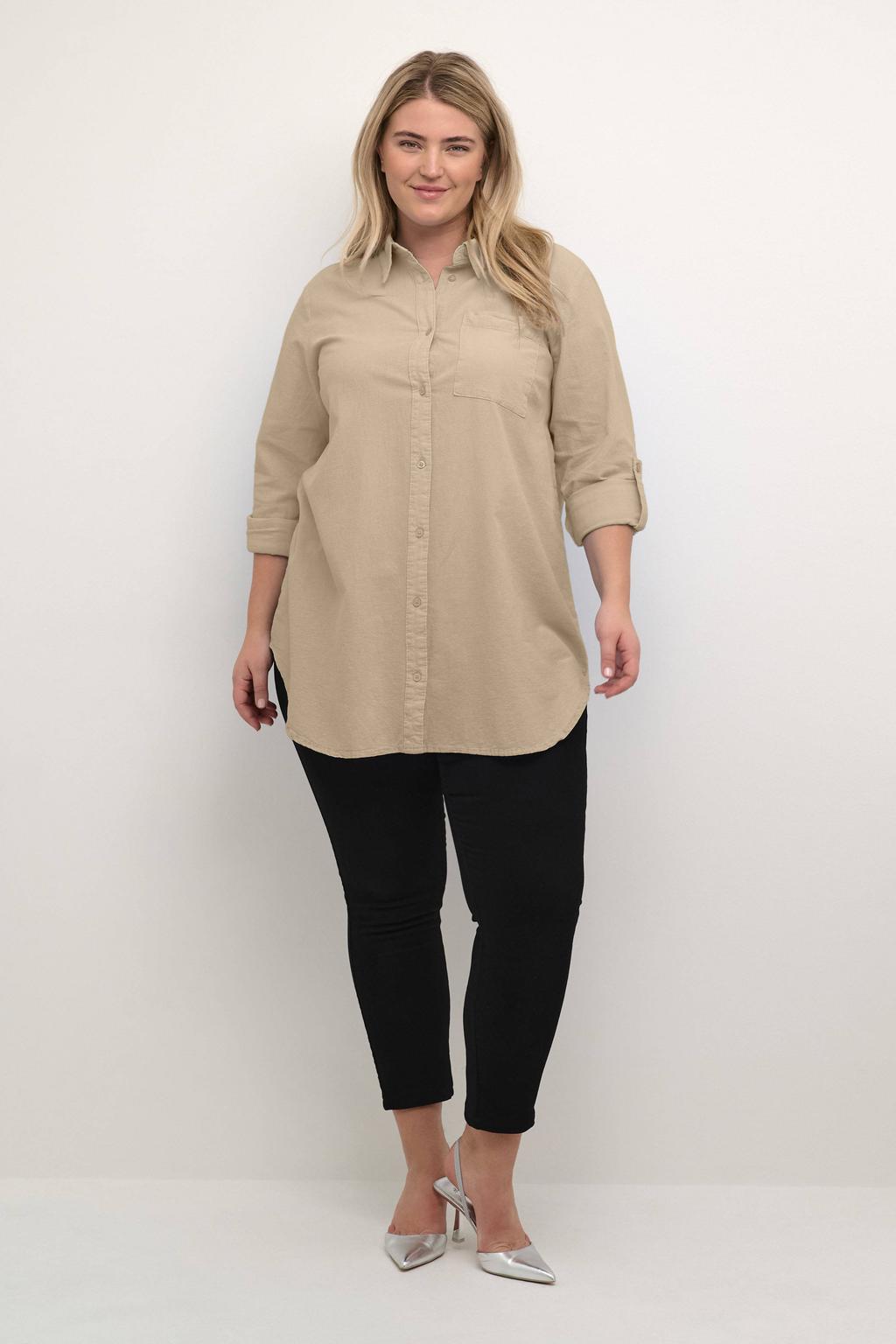 Zandkleurige dames Kaffe Curve blouse van katoen met effen, lange mouwen, klassieke kraag en knoopsluiting