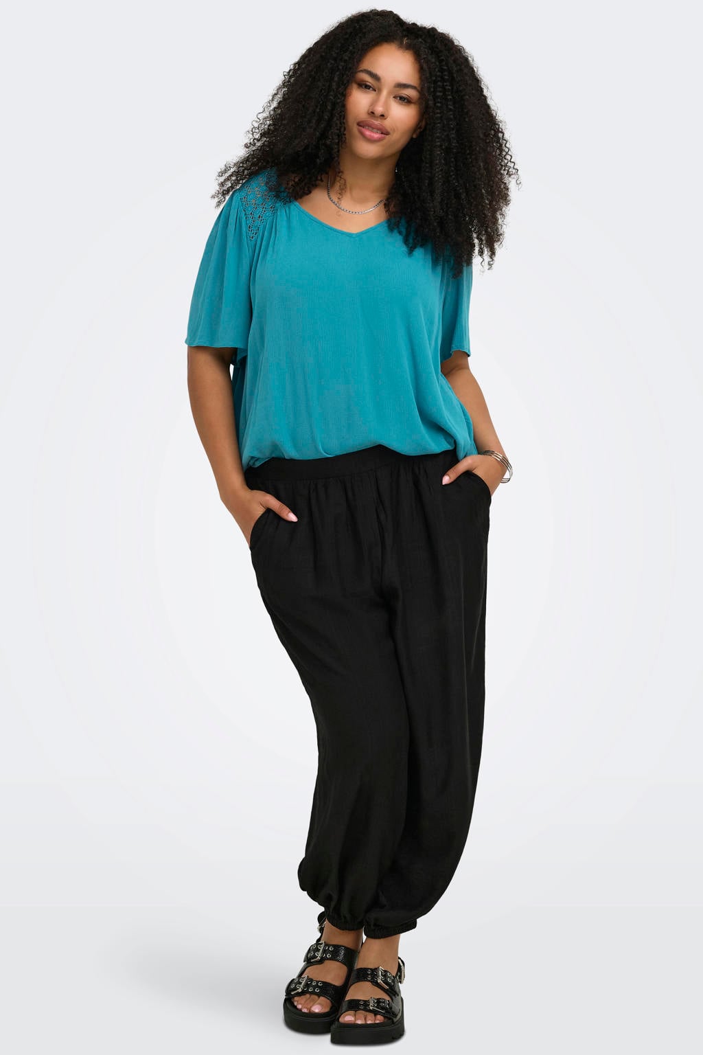 Blauwe dames ONLY CARMAKOMA top van viscose met effen, korte mouwen, V-hals, trekkoorden en crochet