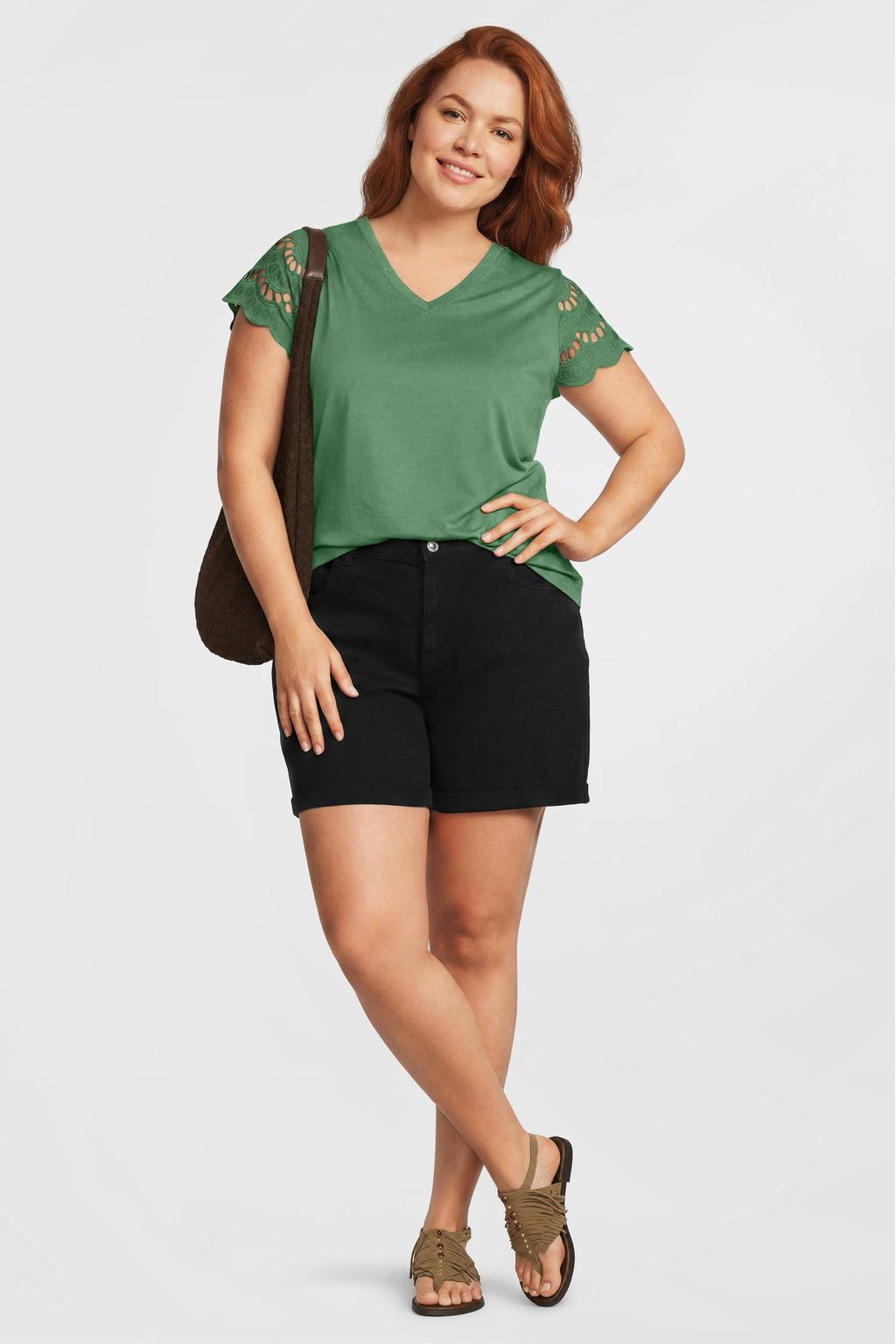 Groene dames ONLY CARMAKOMA top met effen, korte mouwen, V-hals en broderie