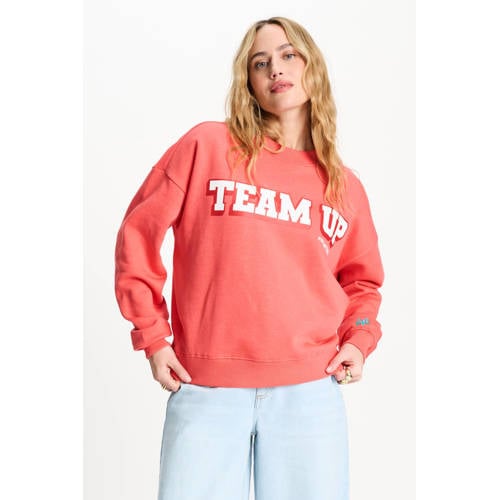 POM Amsterdam X Gwen van Poorten sweater oranje afbeelding