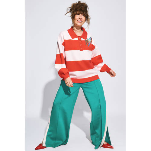 POM Amsterdam X Gwen van Poorten gestreepte sweater koraalrood met pailletten afbeelding