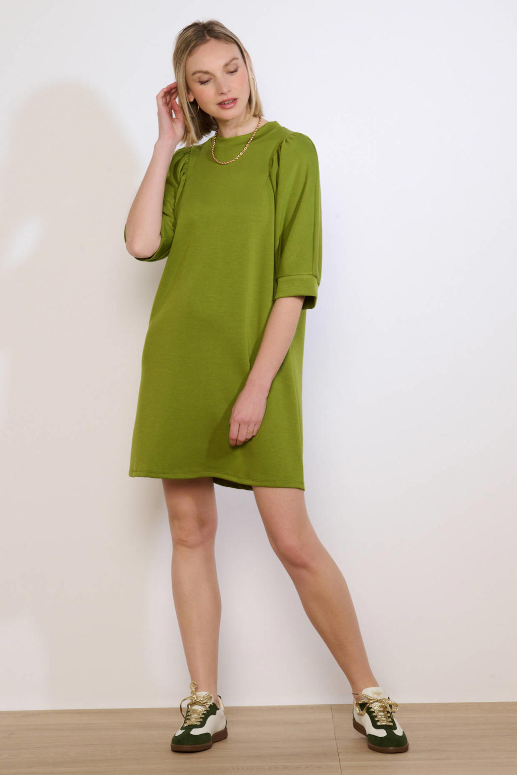 Groene dames LOLALIZA sweatjurk van viscose met effen, half lange mouwen en ronde hals