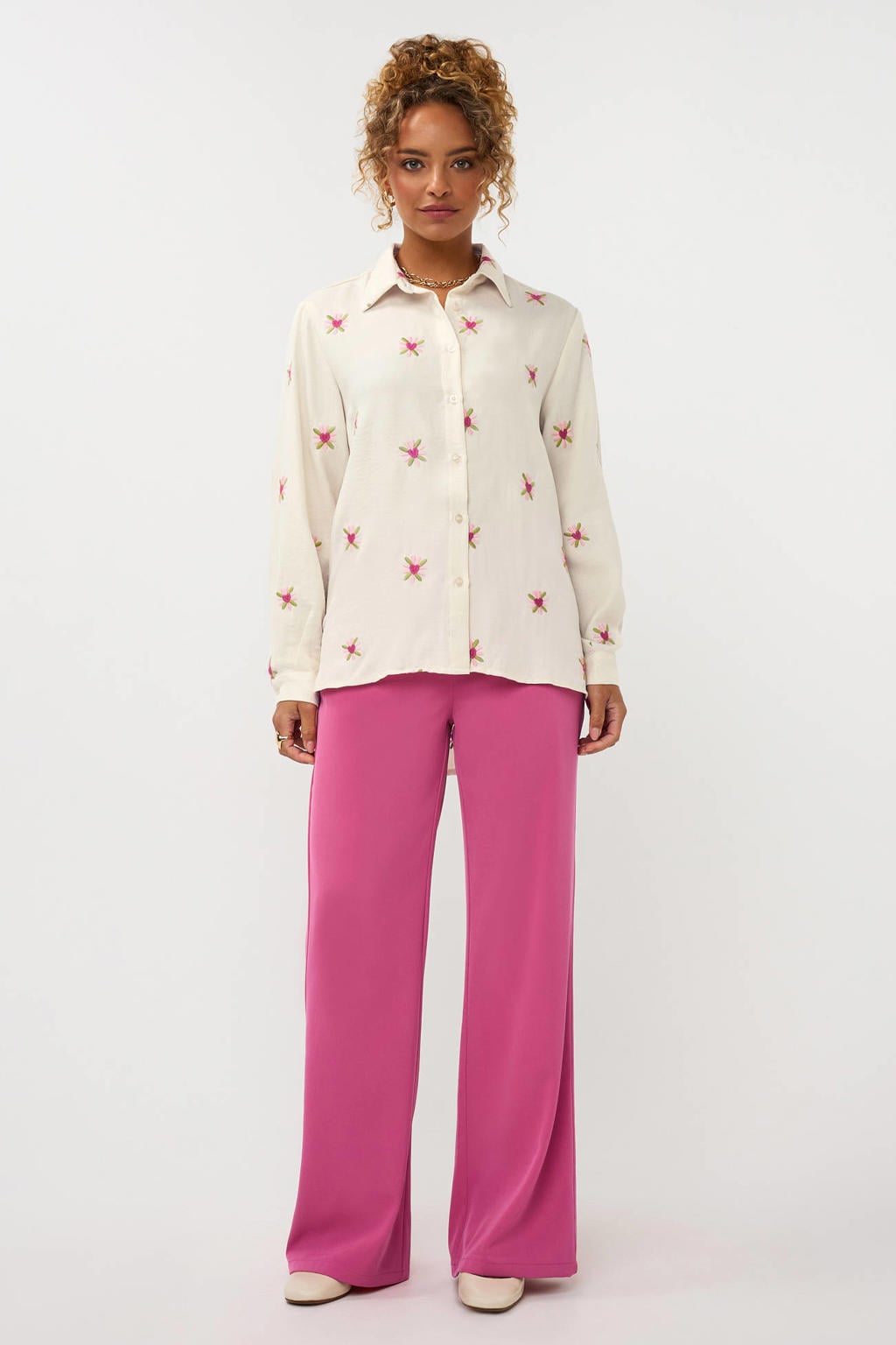 Ecru dames Ydence gebloemde blouse van katoen met lange mouwen, klassieke kraag, knoopsluiting en borduursels
