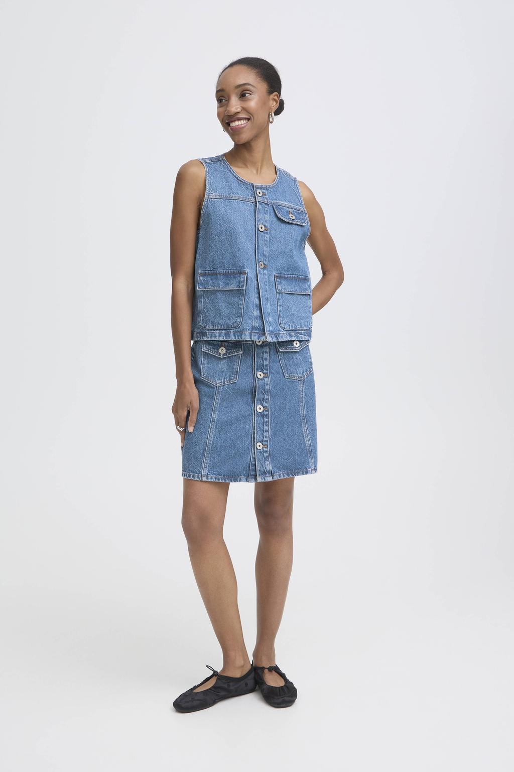 Medium blue denim dames ICHI gilet van katoen met effen, reverskraag en knoopsluiting