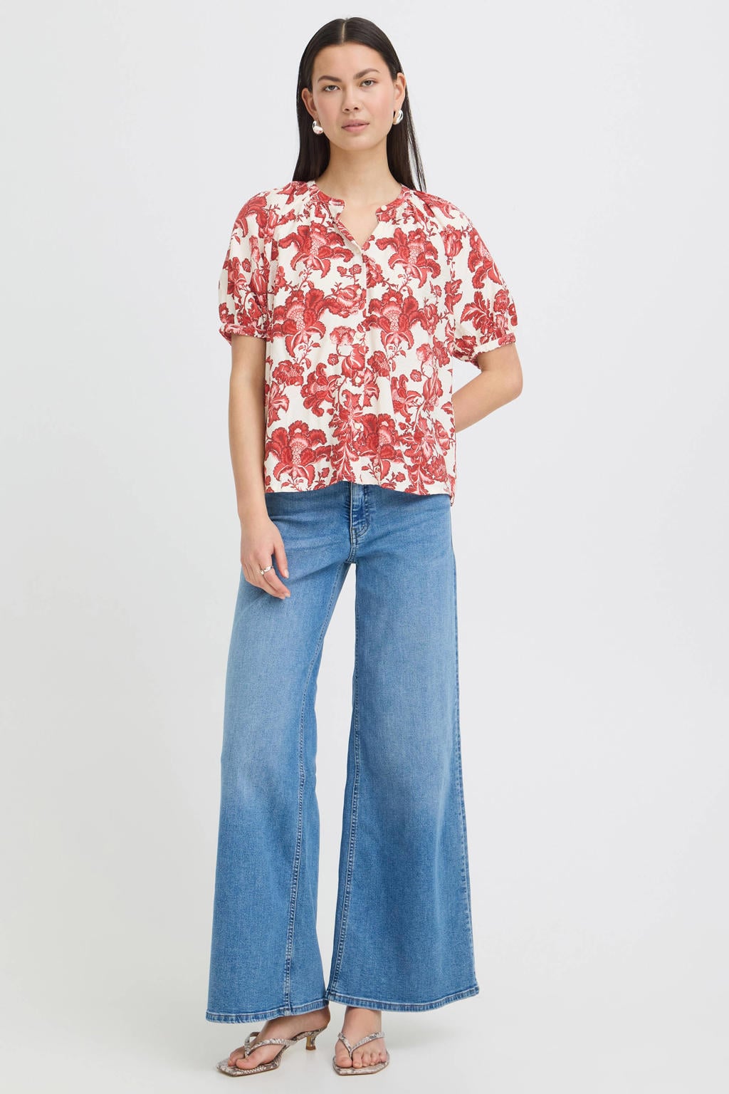 Rode dames ICHI gebloemde blouse van viscose met korte mouwen, ronde hals, knoopsluiting en plooien