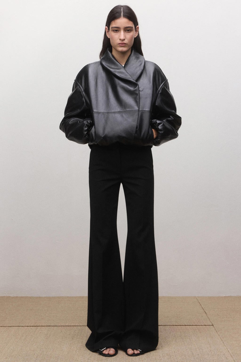 Zwarte dames Mango high waist flared broek van wol met rits, haak- en knoopsluiting en effen