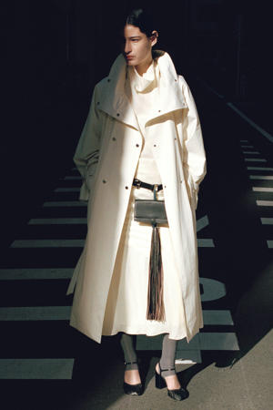 trenchcoat ecru