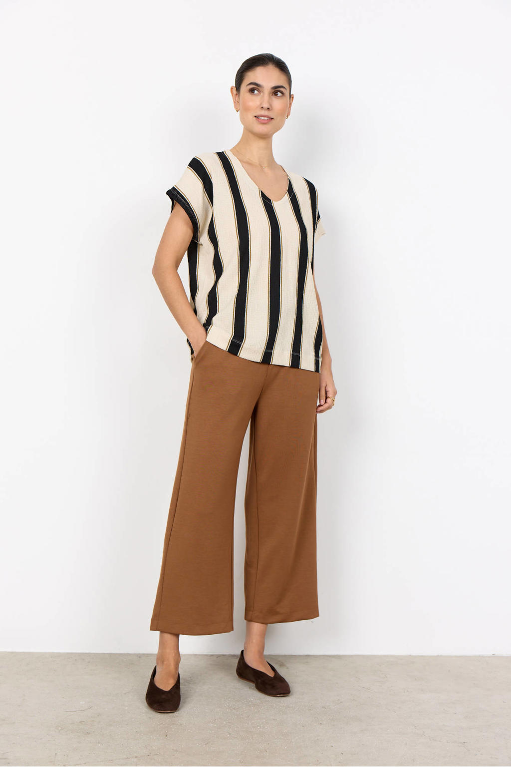 Ecru en zwarte dames Soyaconcept gestreept T-shirt van polyester met korte mouwen en V-hals