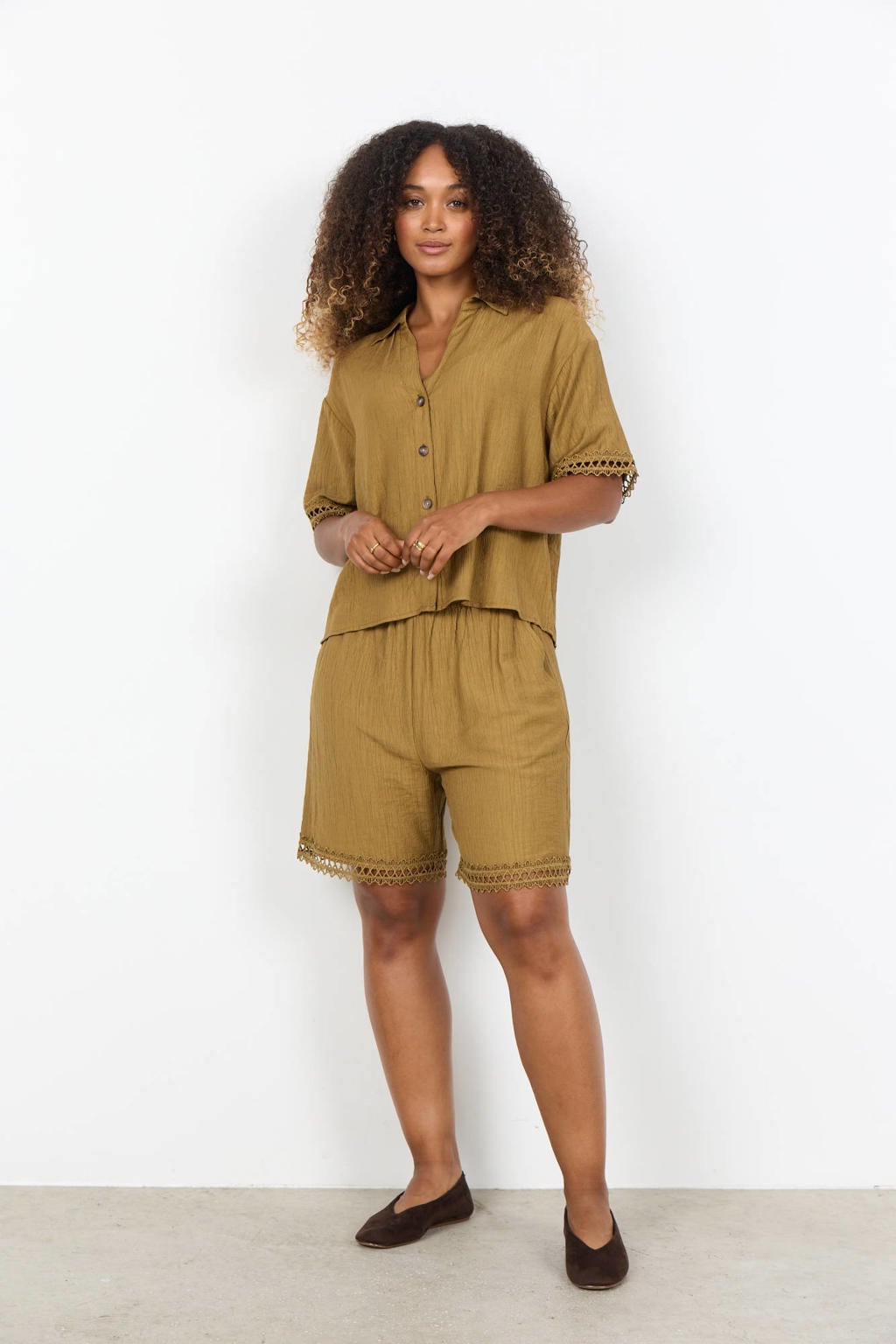 Okergele dames Soyaconcept high waist casual short van viscose met loose fit, elastische tailleband en effen