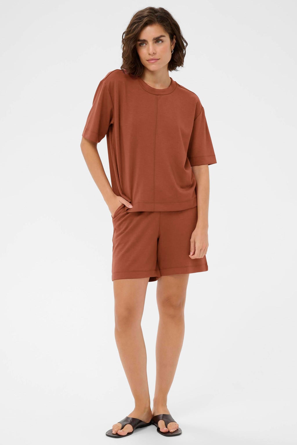 Roodbruine dames Kaffe T-shirt bruin van polyester met effen, korte mouwen en ronde hals