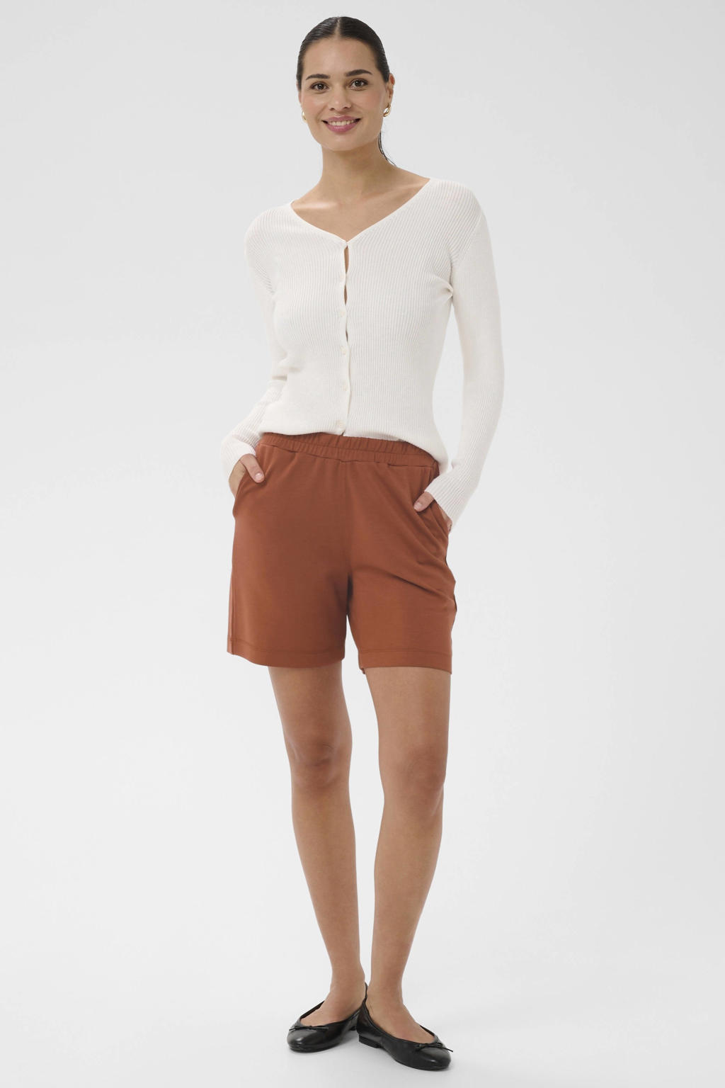 Bruine dames Kaffe regular high waist casual short van polyester met elastische tailleband en effen