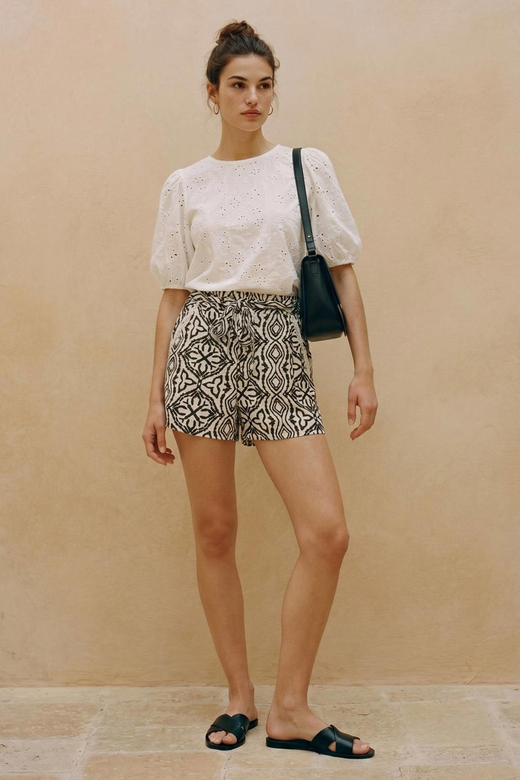 Ecru en zwarte dames VERO MODA straight high waist casual short van viscose