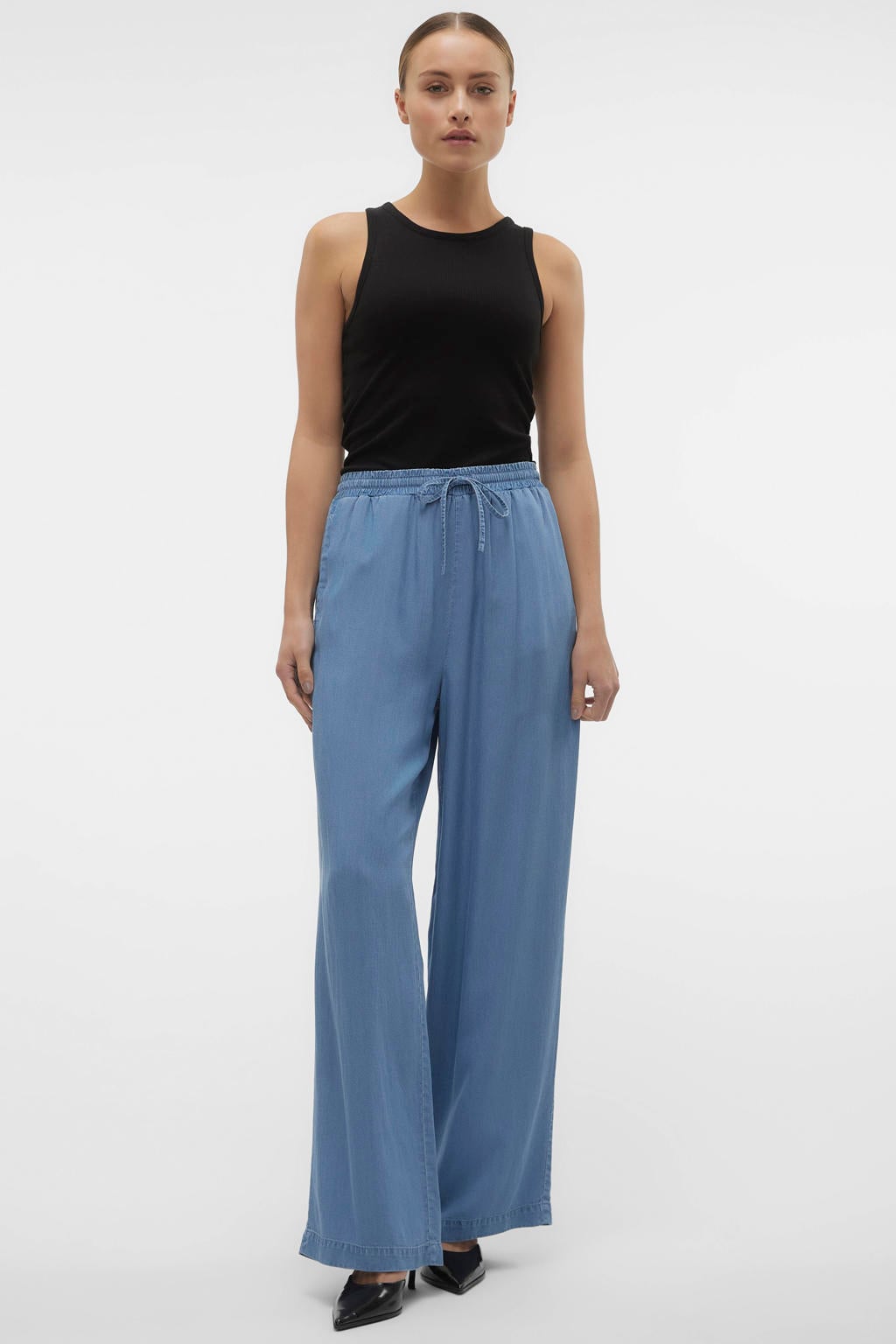 Medium blue denim dames VERO MODA high waist casual broek van lyocell met loose fit, elastische tailleband met koord en effen