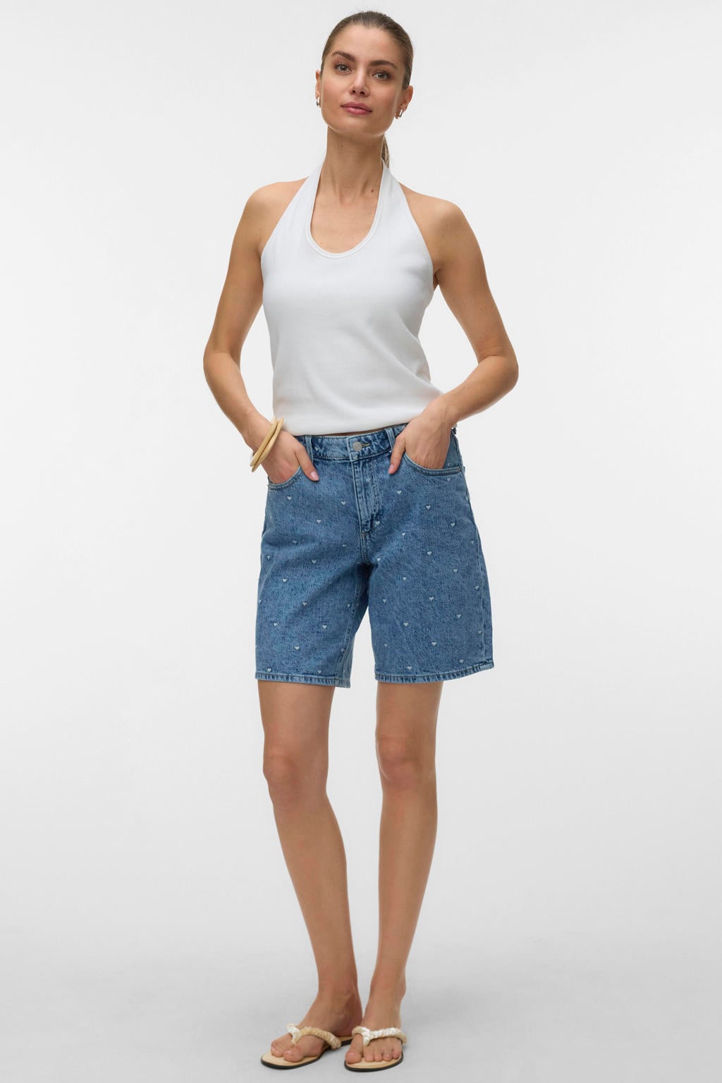 Medium blue denim dames VERO MODA regular waist short van katoen met knoopsluiting en hartjesprint