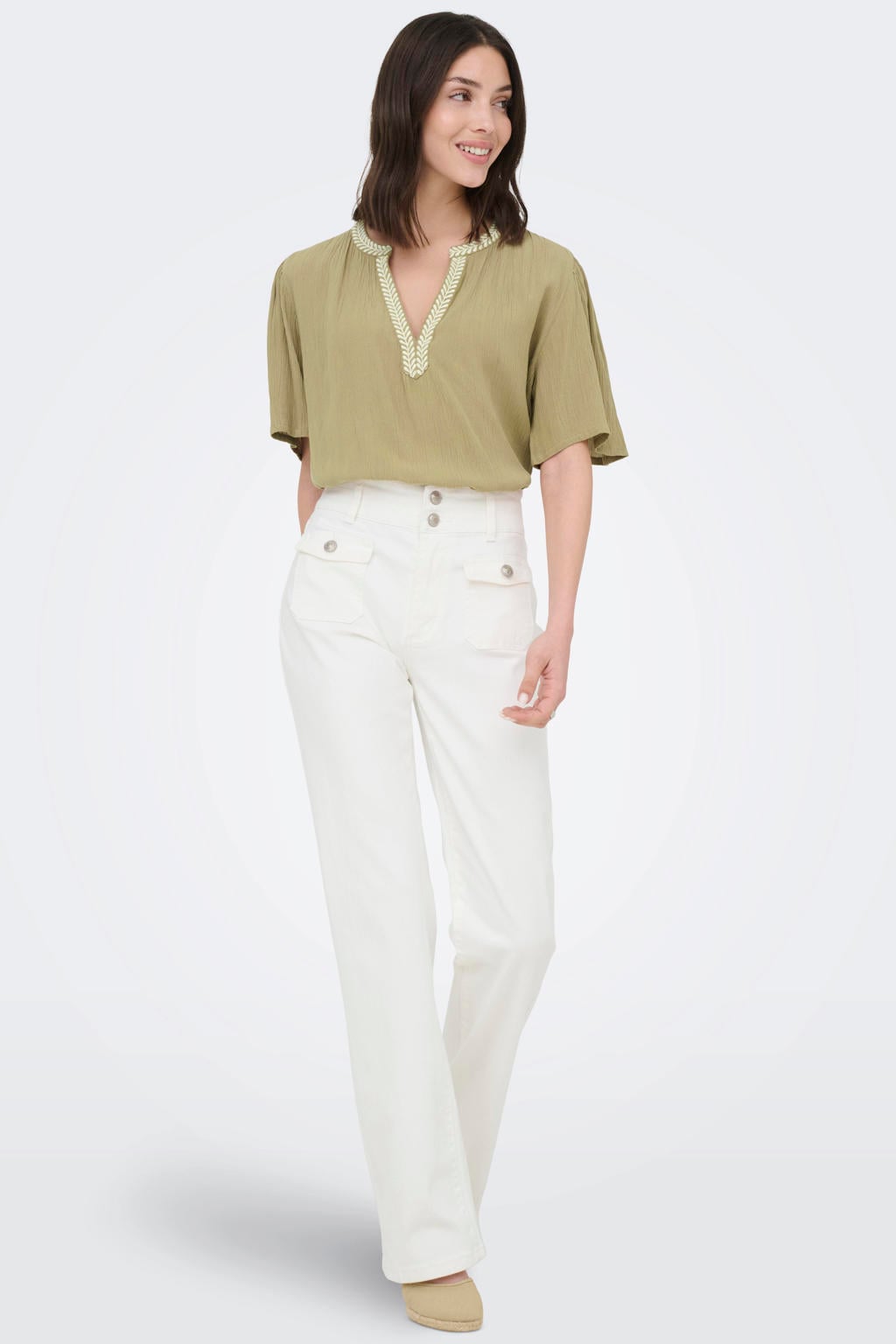Lichtkaki dames JDY blousetop van viscose met effen, korte mouwen, V-hals en contrast stiksels