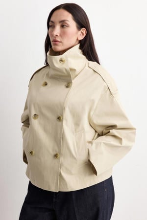 trenchcoat beige