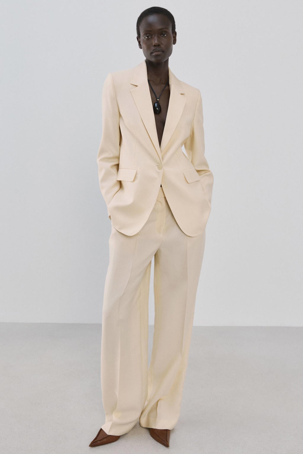 Beige dames Mango regular blazer van lyocell met effen, lange mouwen, reverskraag en knoopsluiting