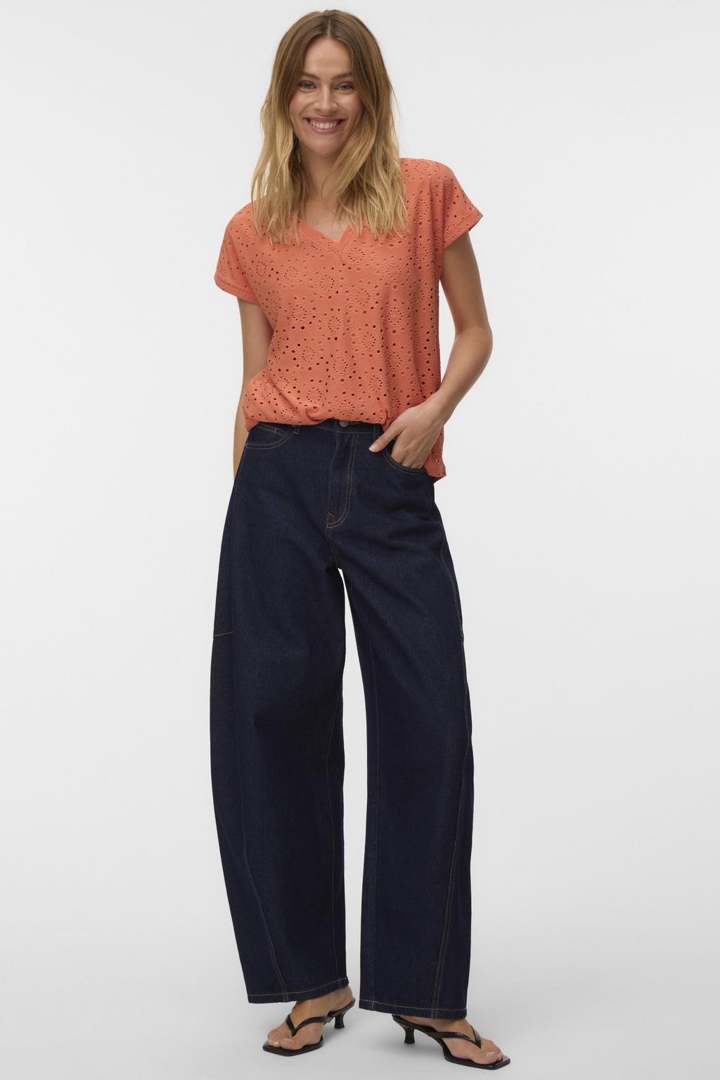 Koraalrode dames VERO MODA top broderie van polyester met effen, korte mouwen en V-hals