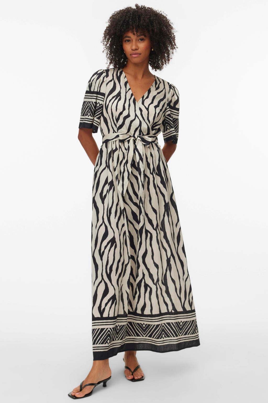 Ecru en zwarte dames VERO MODA maxi jurk van modal met zebraprint, korte mouwen, V-hals en geweven detail