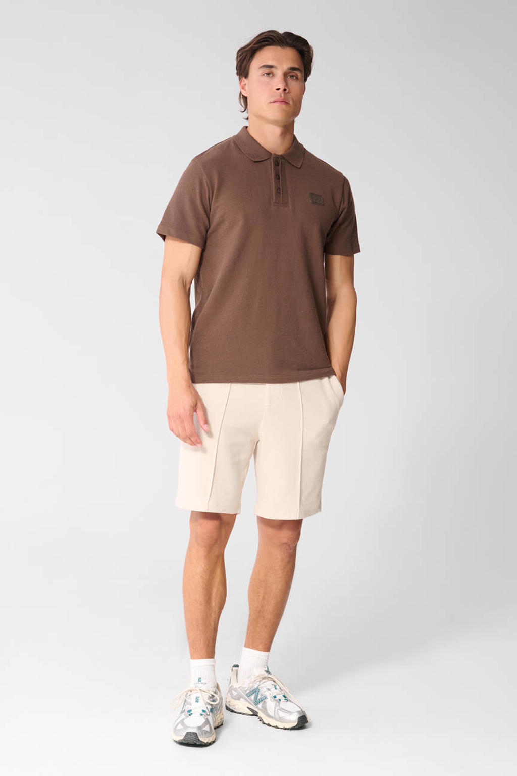 Bruine heren Shoeby regular polo van katoen met logo dessin, korte mouwen en knoopsluiting