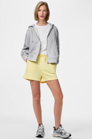 sweatshort PCCHILLI geel