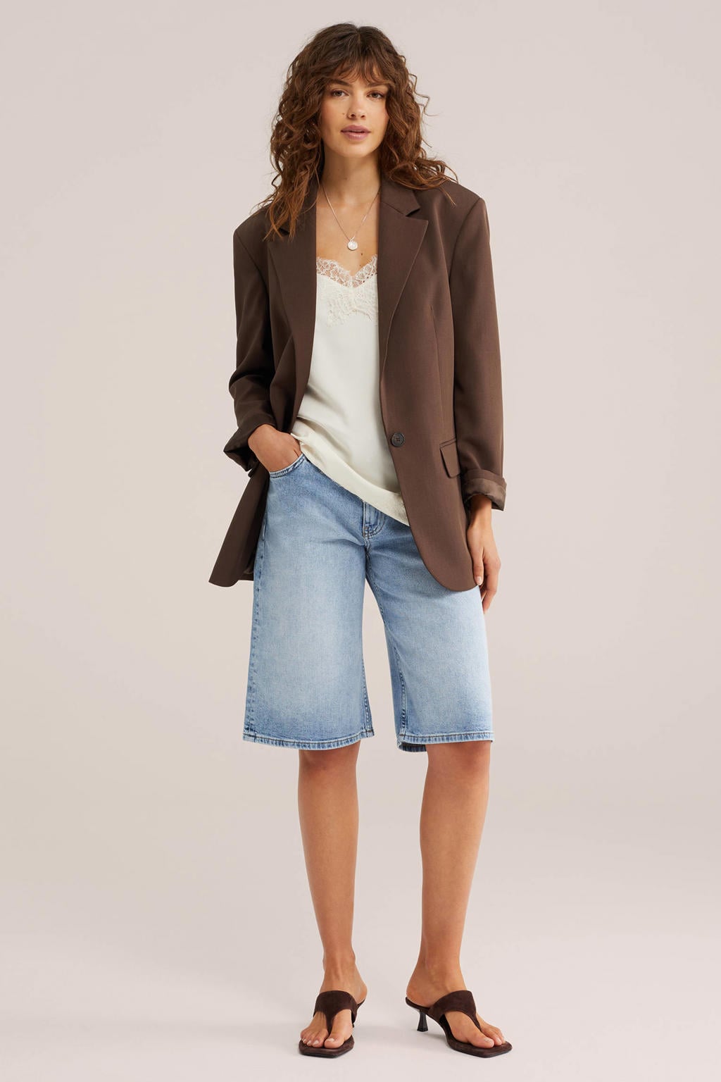 Medium blue denim dames WE Fashion Blue Ridge wide leg regular waist bermuda short van denim met rits- en knoopsluiting en effen