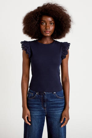 mouwloze top broderie