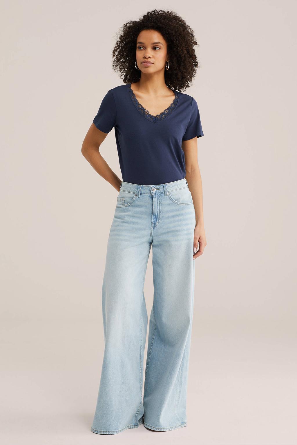 Blauwe dames WE Fashion T-shirt van katoen met effen, korte mouwen, V-hals en kant