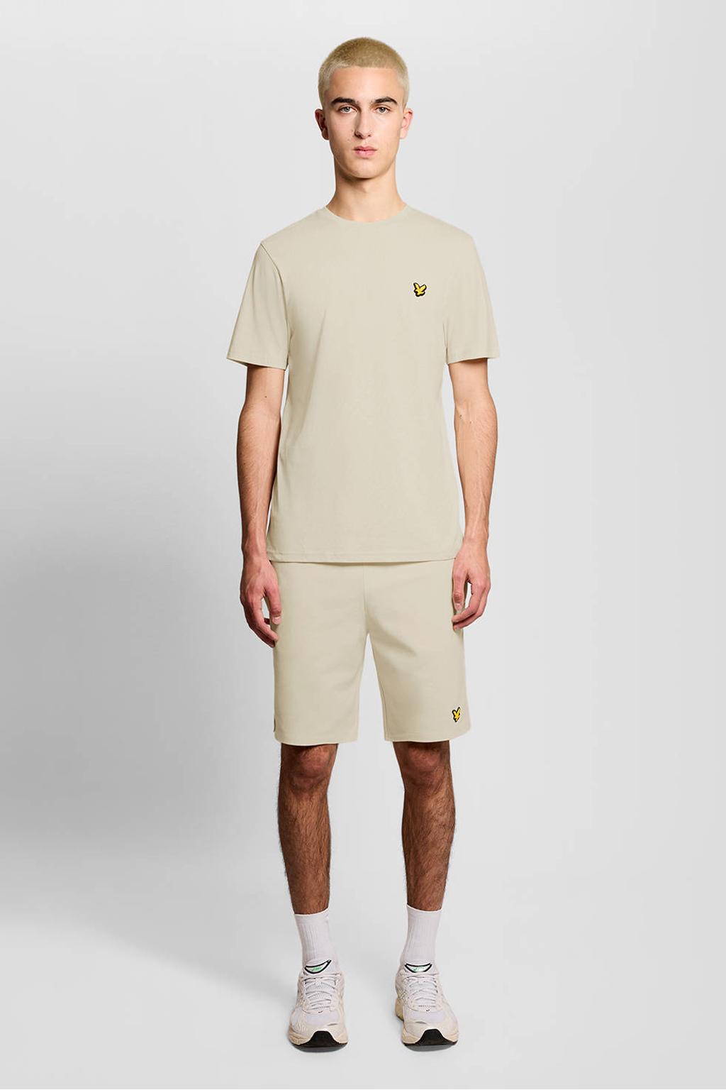 Zandkleurige heren Lyle & Scott regular T-shirt van katoen met effen, korte mouwen en ronde hals