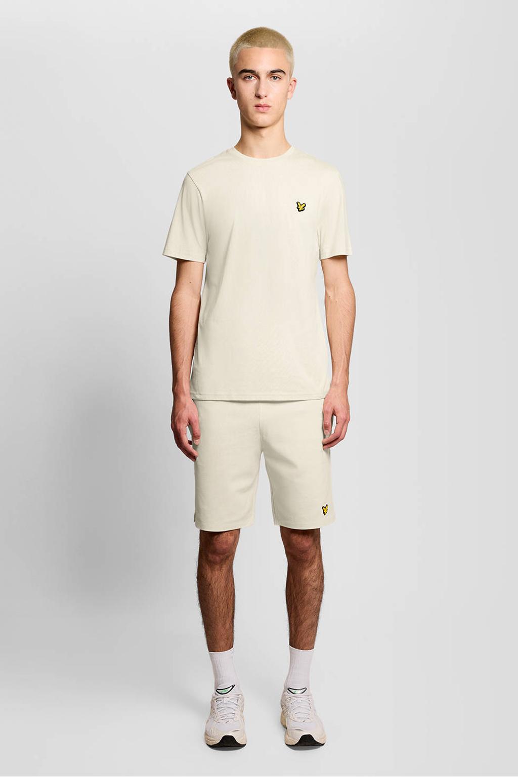 Zandkleurige heren Lyle & Scott short van viscose met regular fit en effen