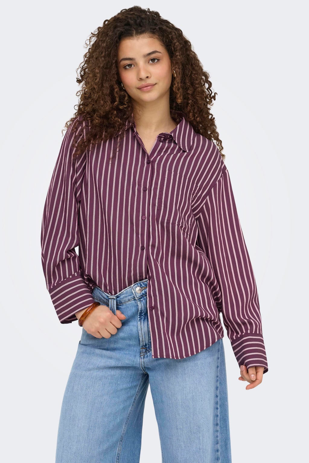 Paars en ecru dames ONLY gestreepte blouse van viscose met lange mouwen, klassieke kraag, knoopsluiting en geweven detail