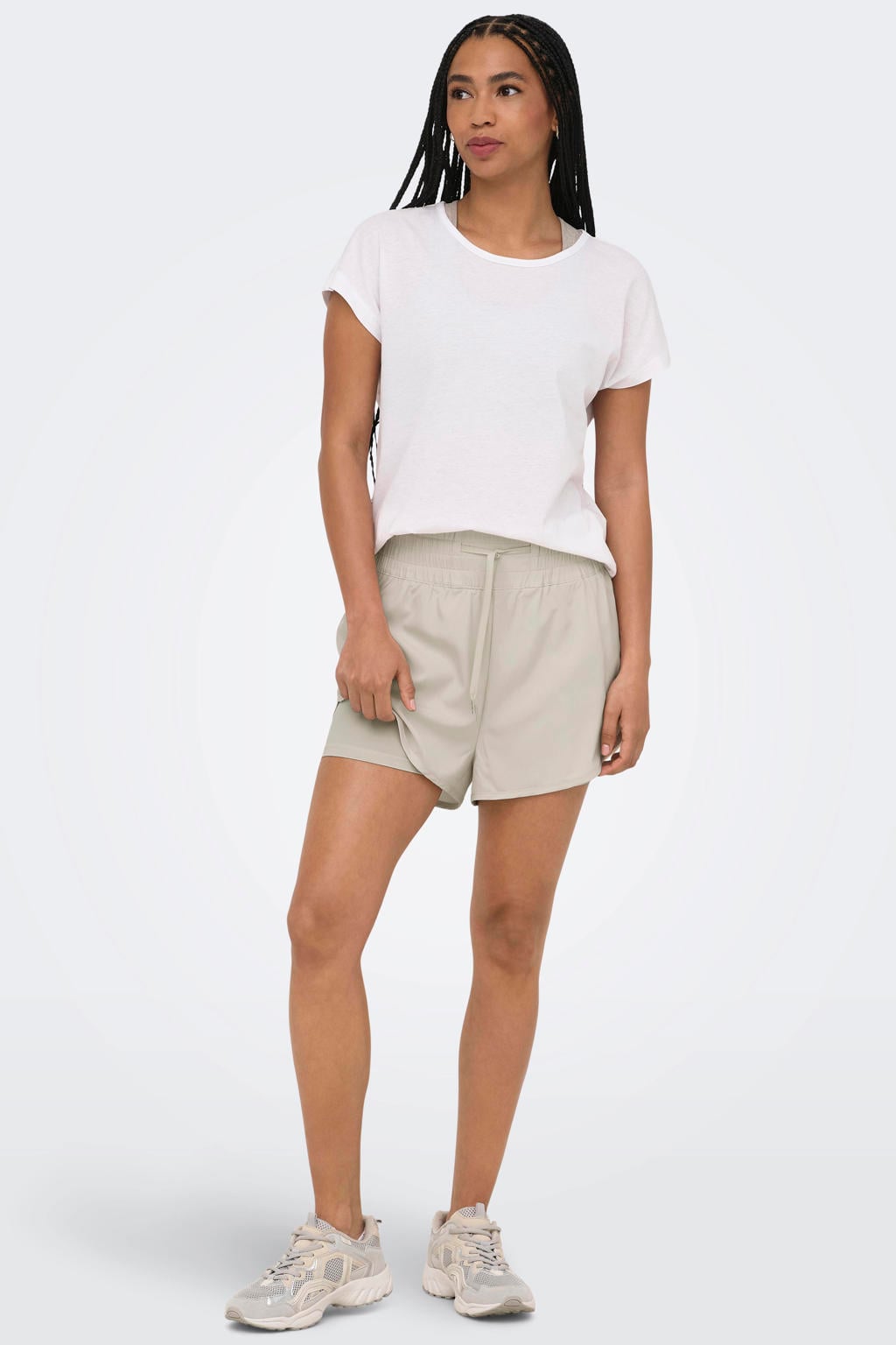 Zandkleurige dames ONLY PLAY Onpmara Life sportshort van polyester met loose fit, regular waist en trekkoorden
