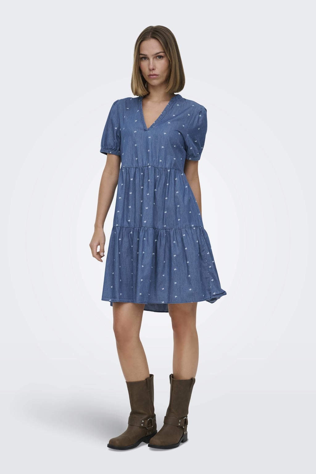 Medium blue denim dames ONLY korte jurk van katoen met korte mouwen, V-hals en geweven detail