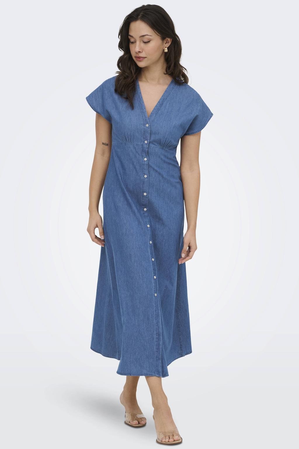 Medium blue denim dames ONLY korte jurk van katoen met effen, korte mouwen, V-hals, knoopsluiting en geweven detail