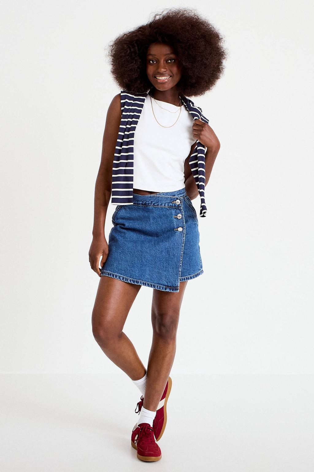 Medium blue denim dames Cache Cache skort gemaakt van denim en met rits- en knoopsluiting