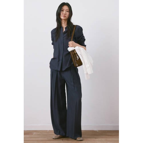 Mango blouse met krijtstreep marineblauw afbeelding