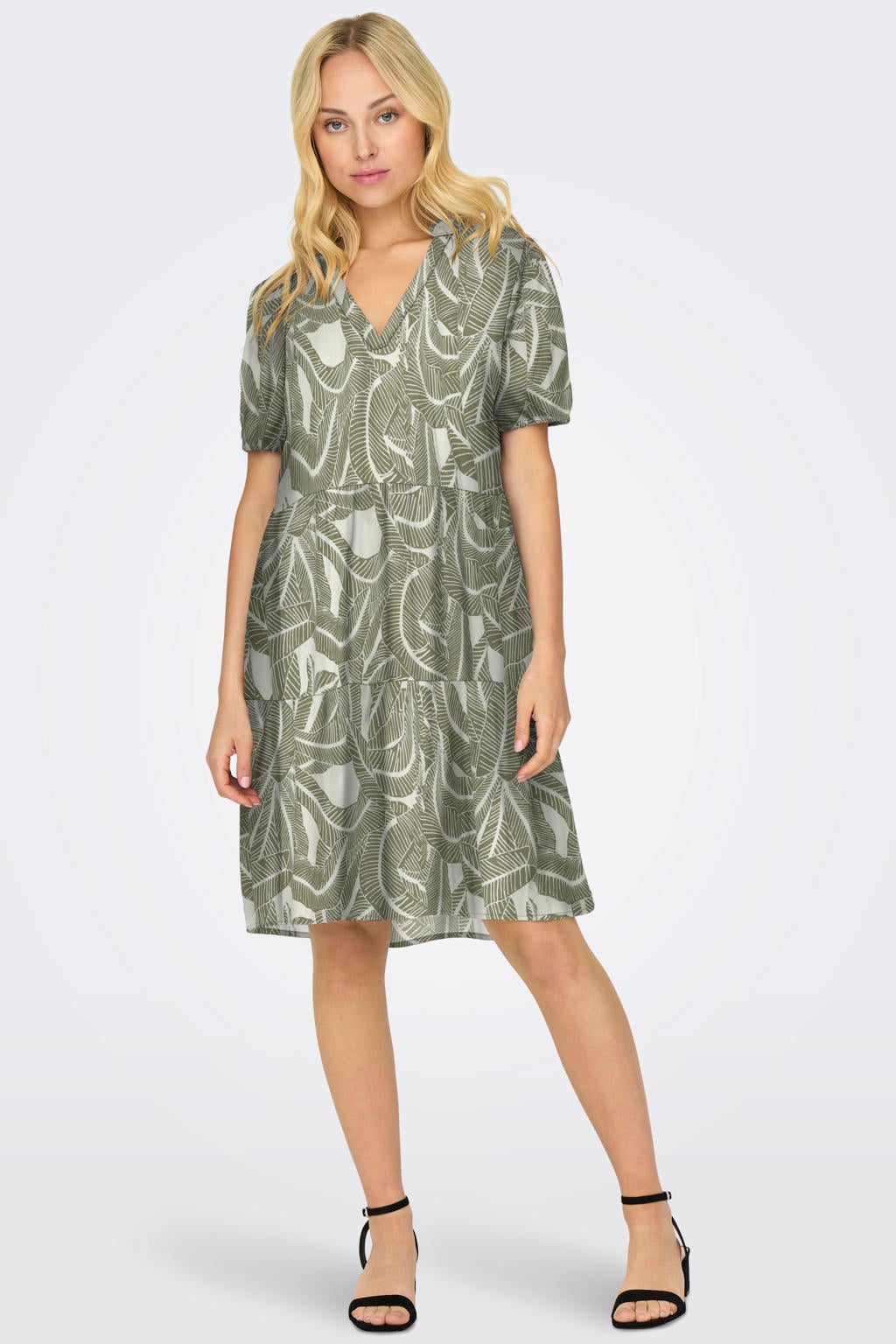 Groen en ecru dames ONLY trapeze jurk van viscose met bladprint, korte mouwen, V-hals en volant