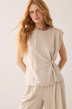 top beige