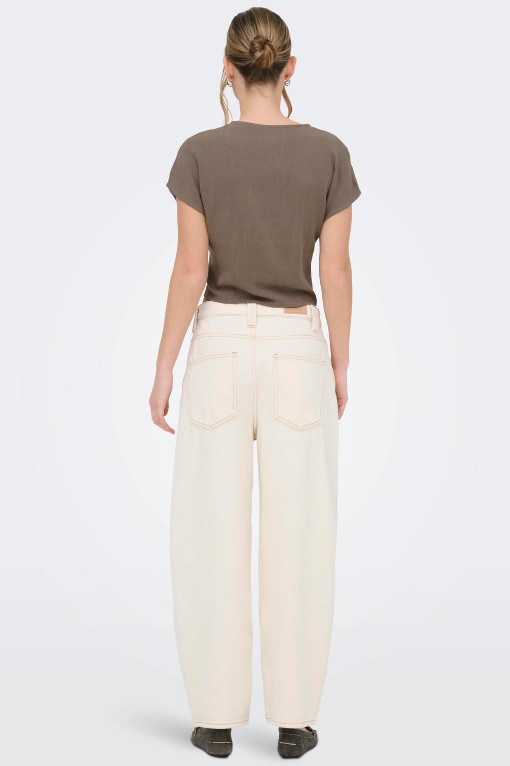 Bruine dames ONLY blousetop van linnen met effen, korte mouwen, V-hals, knoopsluiting en knoopdetail