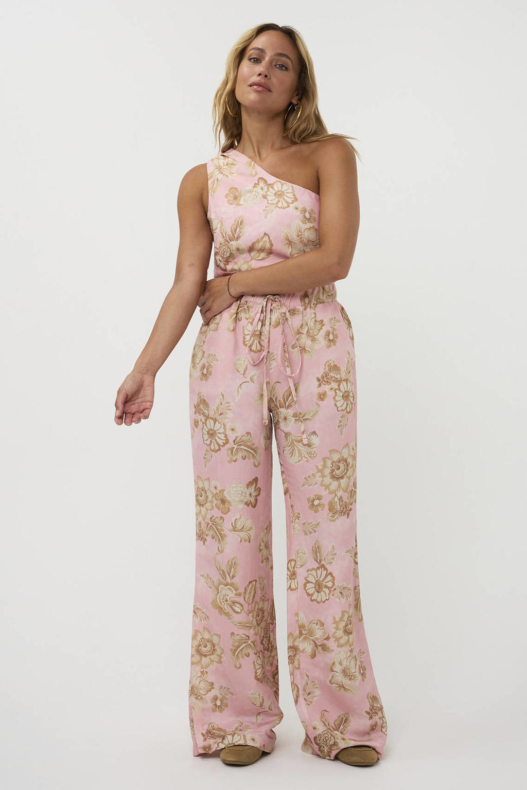 Lichtroze dames AMAYA Amsterdam gebloemde top van linnen met one shoulder