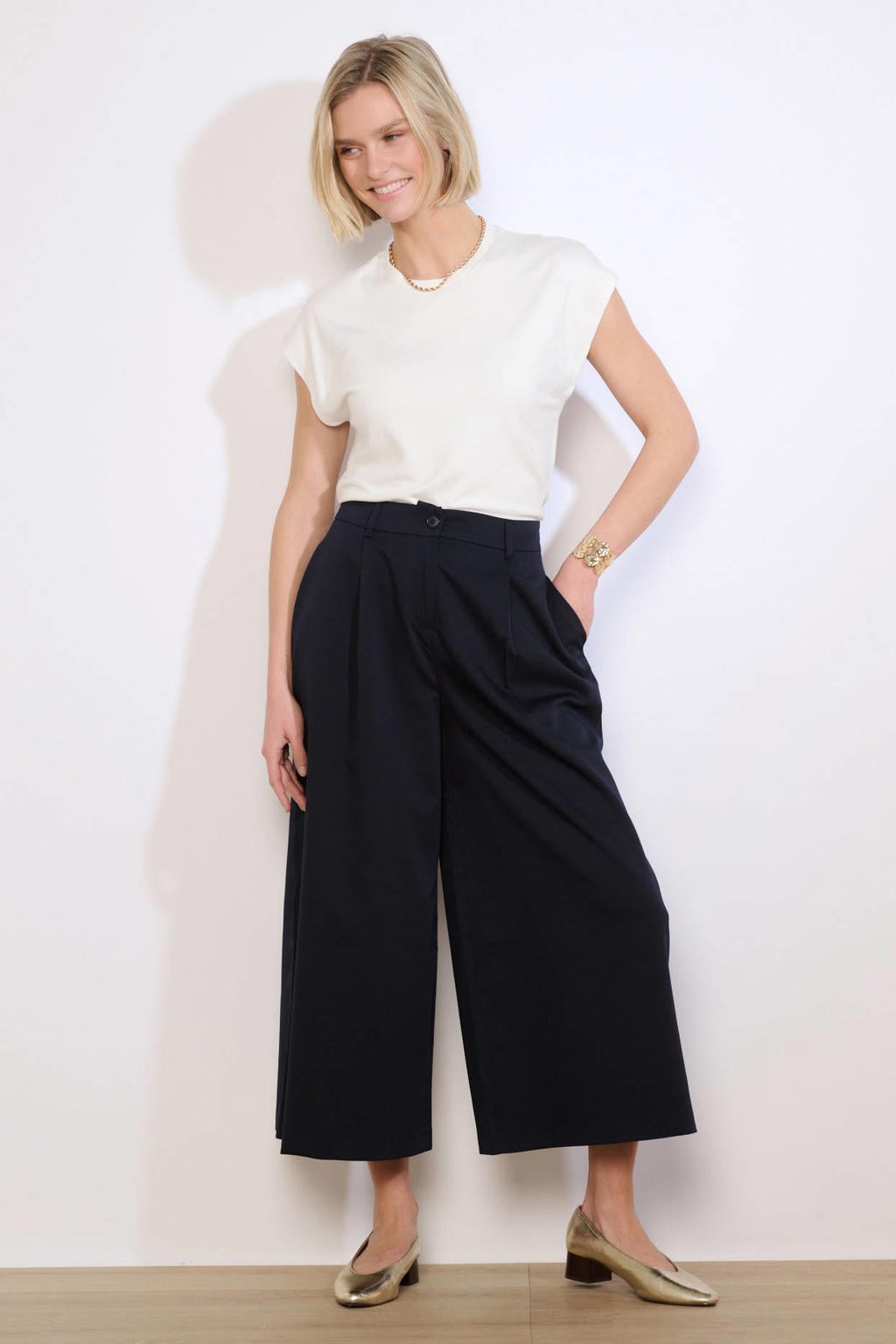 Donkerblauwe dames LOLALIZA wide leg high waist broek met knoopsluiting en effen