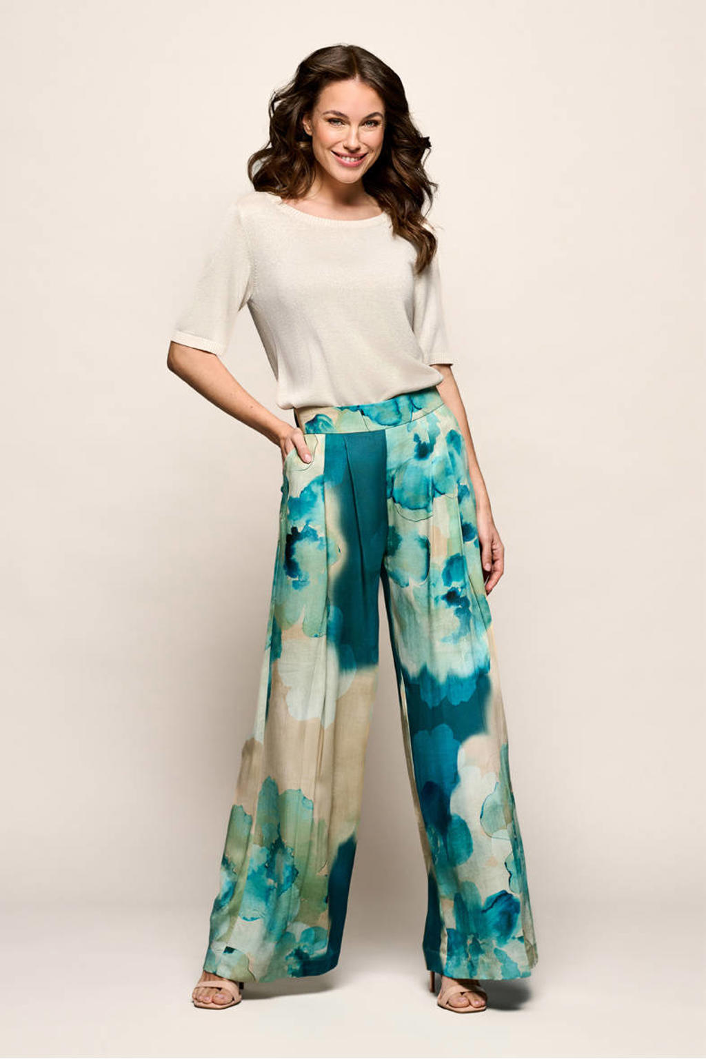 Blauw, beige en groene dames Mart Visser wide leg high waist gebloemde broek